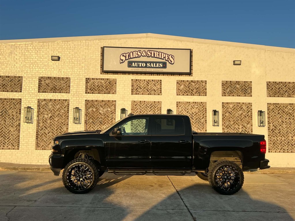 2017 Chevrolet Silverado 1500 LT 4X4 Crew Cab Short Box's photo